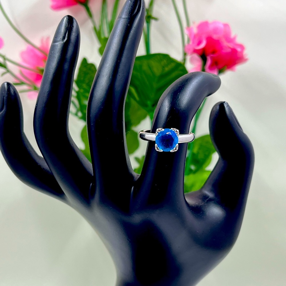 Rich Blue Crystal in Square Setting 925 Silver Plated Vintage Ring Size 7